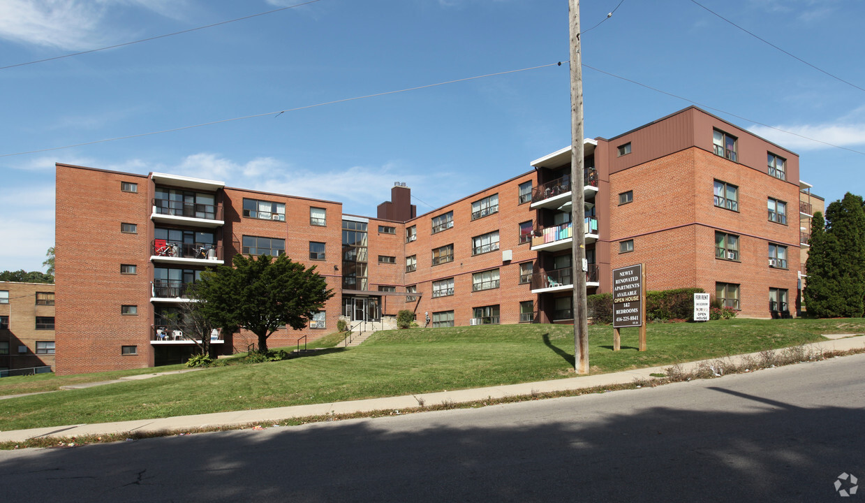 Primary Photo - 40-80 Clearview Hts