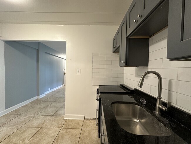 Foto del edificio - 1360 W Touhy Ave