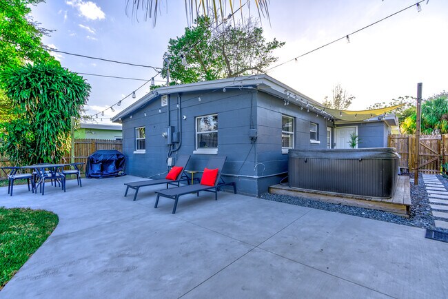 Photo - 664 Gray St S House