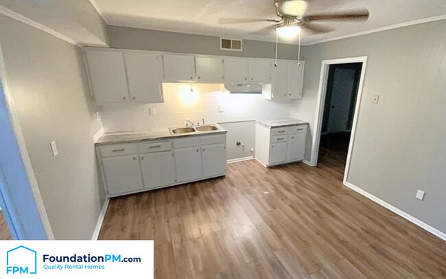 Foto del edificio - 4572 Spring Glen Dr