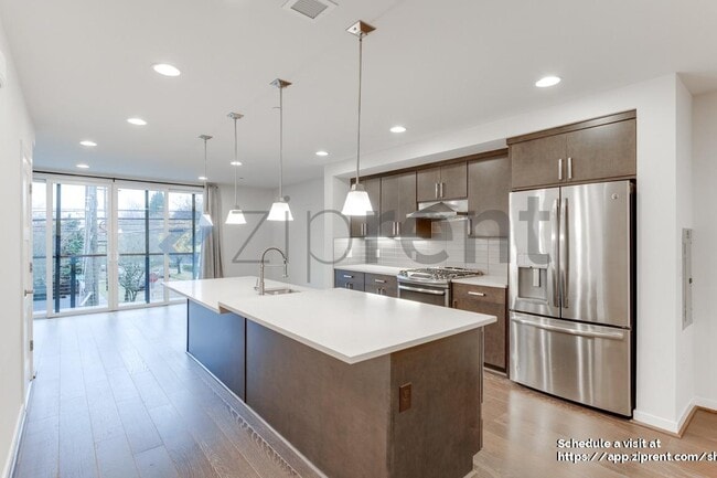 Foto del edificio - 3300 NE 65th St