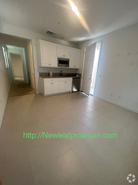 Building Photo - 1525 Winding Sun Dr