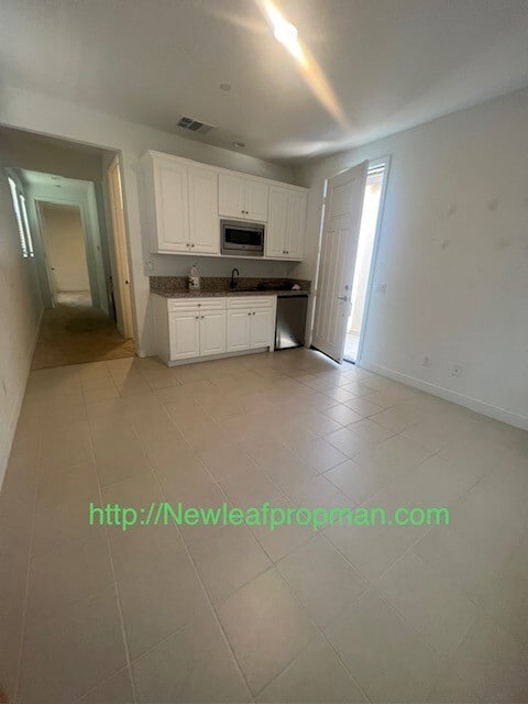 Building Photo - 1525 Winding Sun Dr