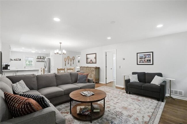 Foto del edificio - 112 Trout Lily Trail