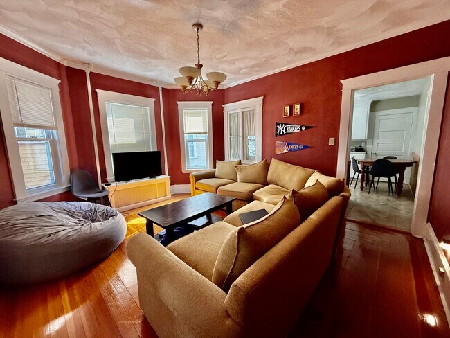 Foto del edificio - 82 Bromfield Rd
