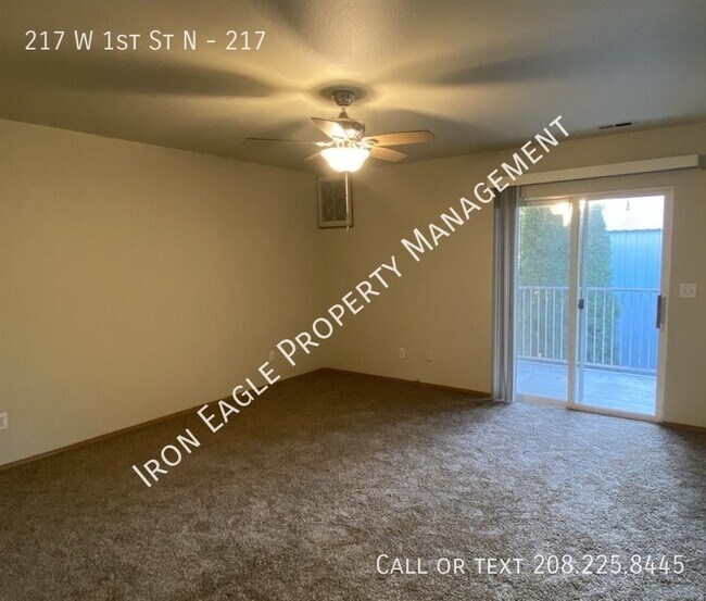 Foto del edificio - 217 W 1st St N