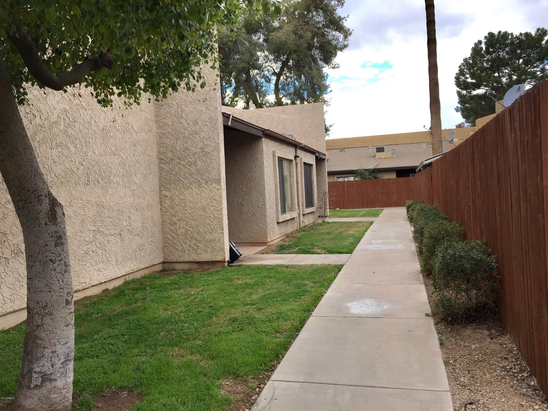 Primary Photo - 629 N Mesa Dr