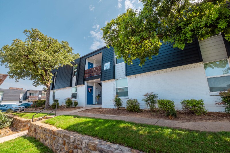 Foto principal - 531 Bedford Rd