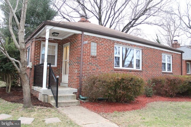 Building Photo - 9912 Markham St
