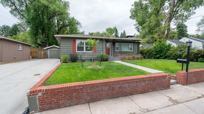 Photo - Charming Rancher in Cheyenne Mountain House