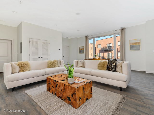 Foto del edificio - 2154 N Nashville Ave