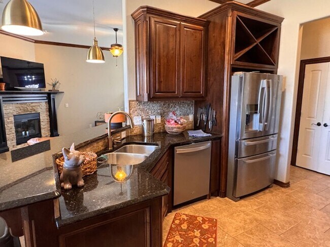 Foto del edificio - 3 bed plus office , 3 car garage with storm shelter, shop with electric and covered patio in Moor...