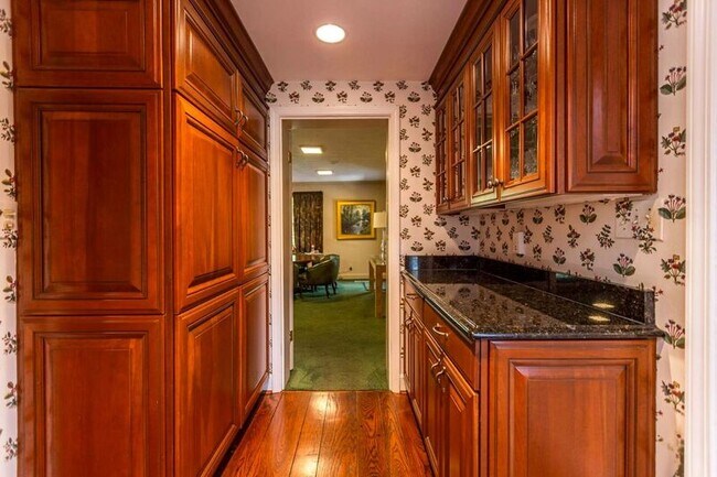 Foto del edificio - 7011 Fair Oaks Dr