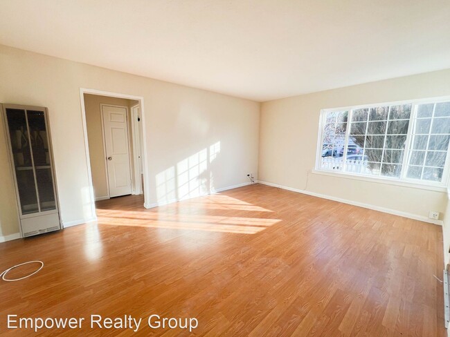 Building Photo - 3 br, 2 bath House - 2348 Greenwood Dr,