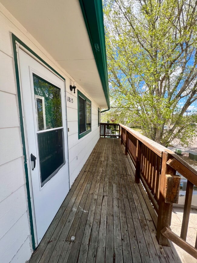 Building Photo - Upper level two bedroom, one bathroom clos...