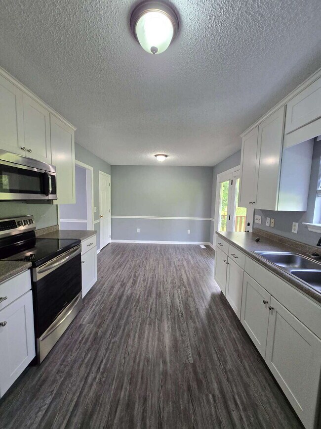 Foto del edificio - Fenced in 4 Bed /2 Bath House in Ringgold