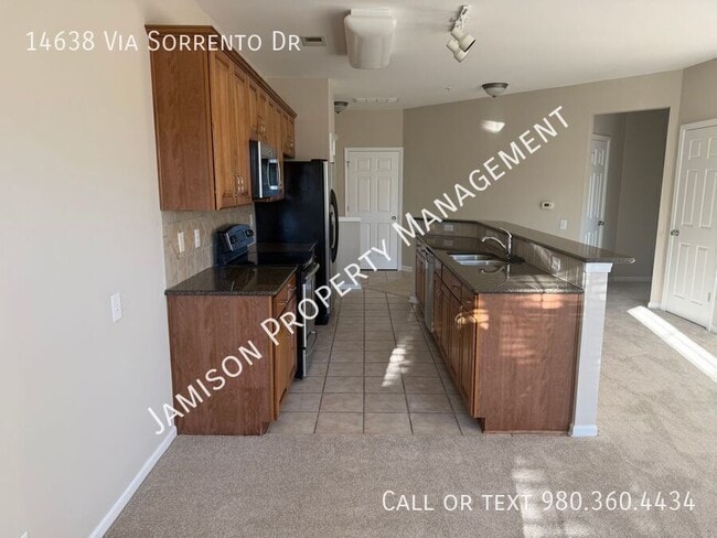 Building Photo - 14638 Via Sorrento Dr