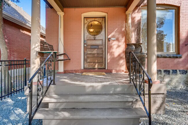 Building Photo - 272 S Sherman St