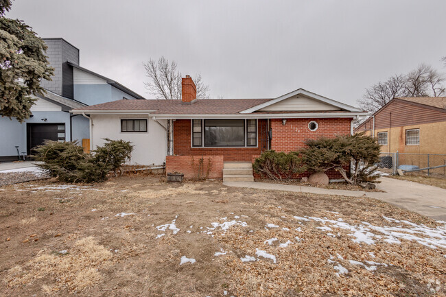 Cute 50's rancher.  Single family home. - 1124 E San Miguel St