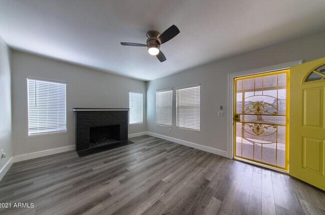 Photo - 908 E Pasadena Ave Apartment