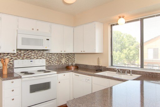 Building Photo - 4364 Lawrence Dr