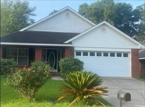 Building Photo - 8251 Magnolia Village Dr N