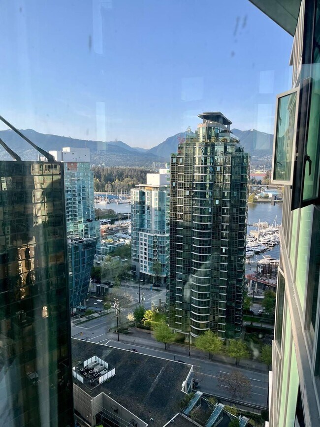 Photo du bâtiment - 1331 W Georgia St