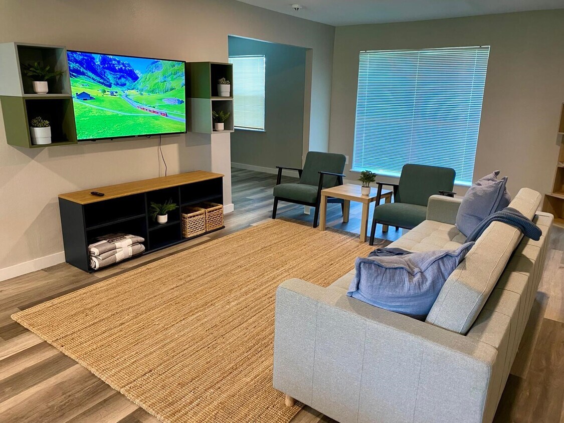 Foto principal - 6023 Claridge Dr