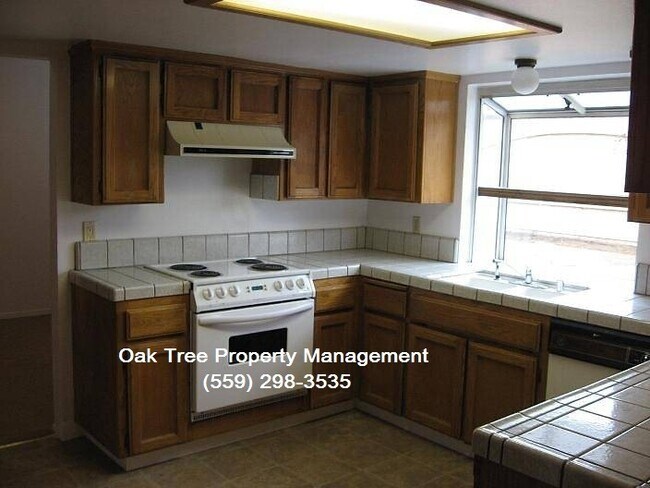 Foto del edificio - 1126 E. Goshen (Shepherd/Millbrook) ~ COMI...