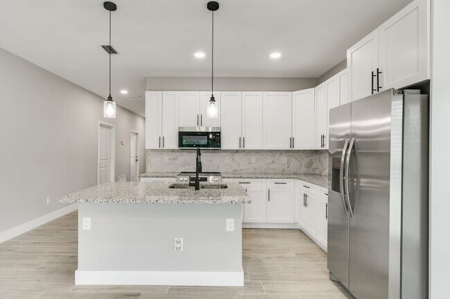 Foto del edificio - 312 NW Baker Rd
