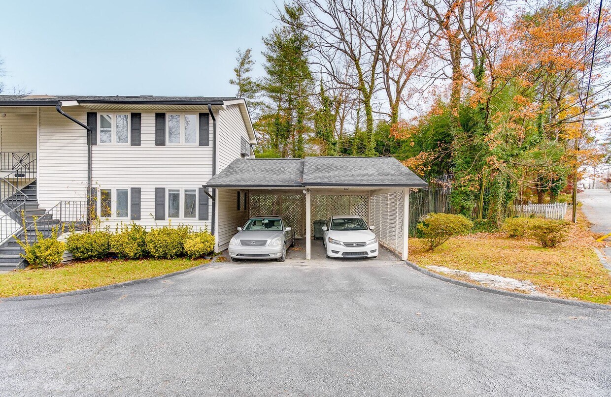 Primary Photo - 1104 N Main St