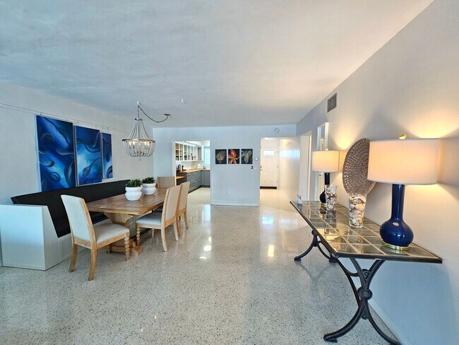 Building Photo - Fully Furnished 2 Bedroom 2 Bath St. Pete Beach Condo!