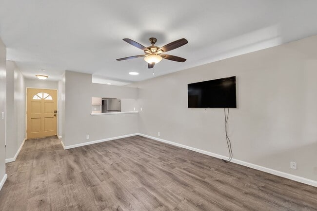 Building Photo - PET FRIENDLY and GROUND FLOOR Unfurnished ...