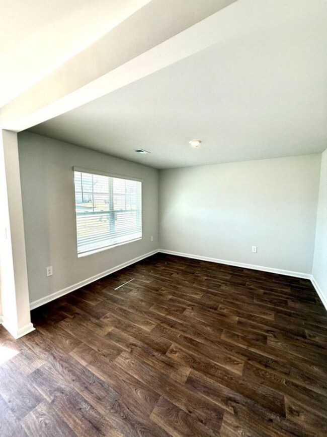 Foto del edificio - JULY SPECIAL!!! $1,000 off first full months rent with acceptable credit!! Welcome to this beauti...