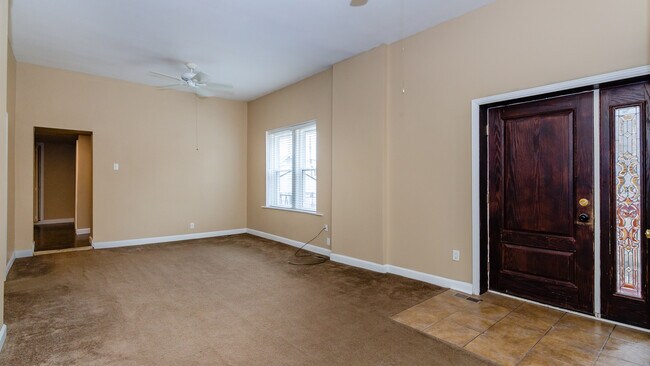 Building Photo - 460 W 29th St