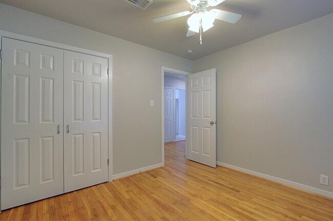 Foto del edificio - 5611 Arboles Dr