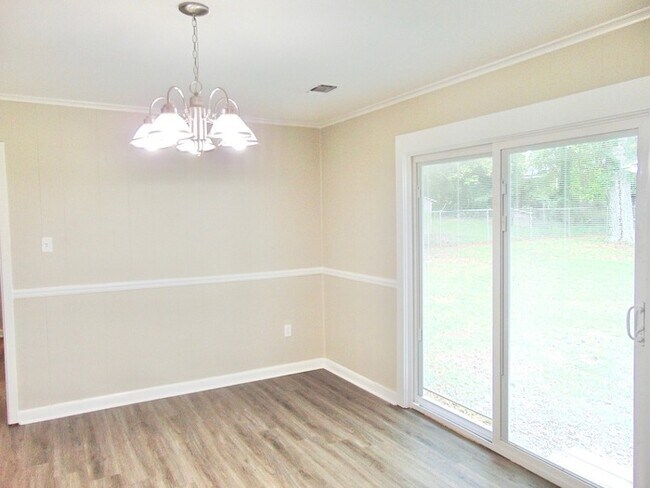 Foto del edificio - Beautiful 3 Bedroom Home