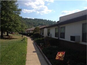 Primary Photo - Lincolnshire Apartments