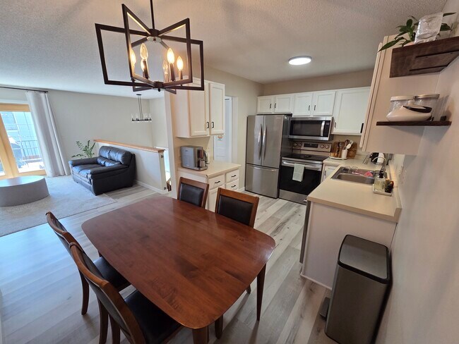 Foto del edificio - 301 Appleblossom Ln