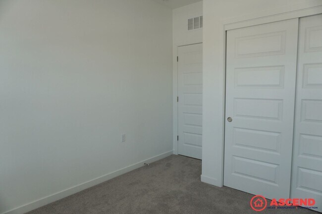 Foto del edificio - MOVE IN SPECIAL! $500 OFF First Month Rent! Spacious 4 Bed/2 Bath Brand New Build! in Bakersfield...