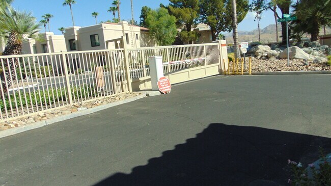 Foto del edificio - 35200 Cathedral Canyon Dr