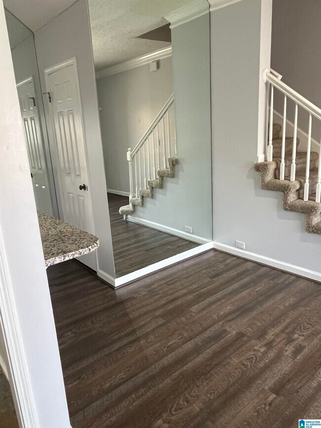 Foto del edificio - 1932 Waterford Pl