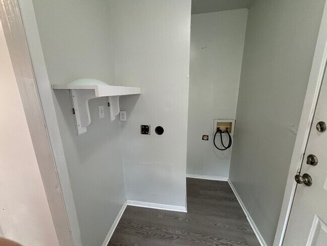 Foto del edificio - PRELEASING FOR MID AUGUST! Cozy 3/2 in the Heart of South Austin!