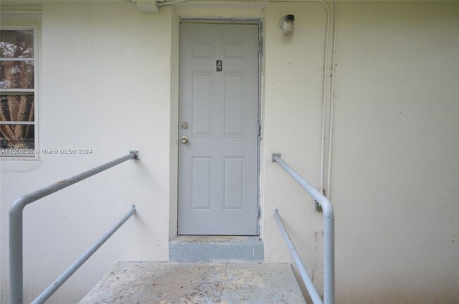 Foto del edificio - 655 NE 85th St