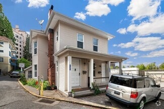 Building Photo - 743 SW Green Ave