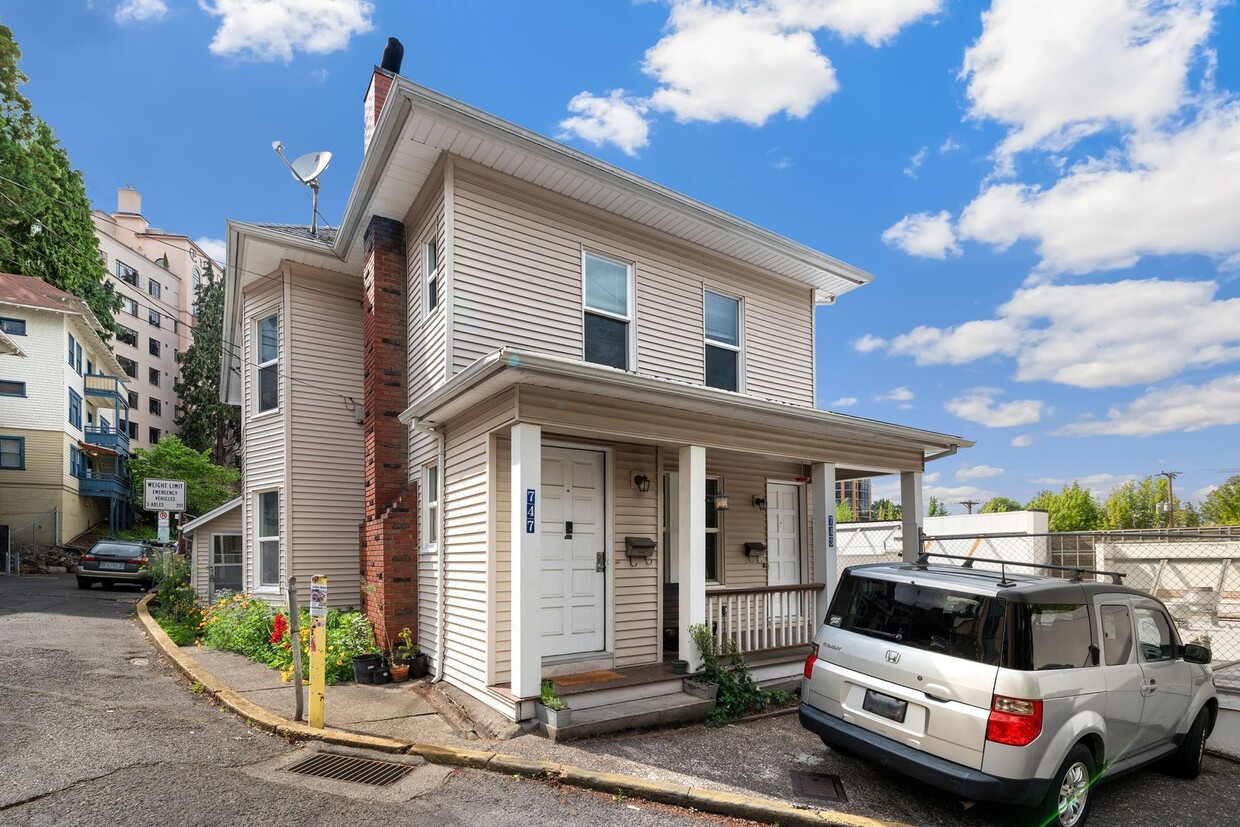 Primary Photo - Spacious 2nd floor two bedroom duplex