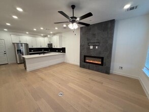 Building Photo - 332 Greenhouse Dr