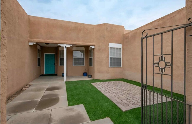 Building Photo - 2436 Manzano Loop NE