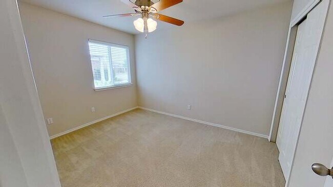 Building Photo - Great 3/2 in Hutto Square!