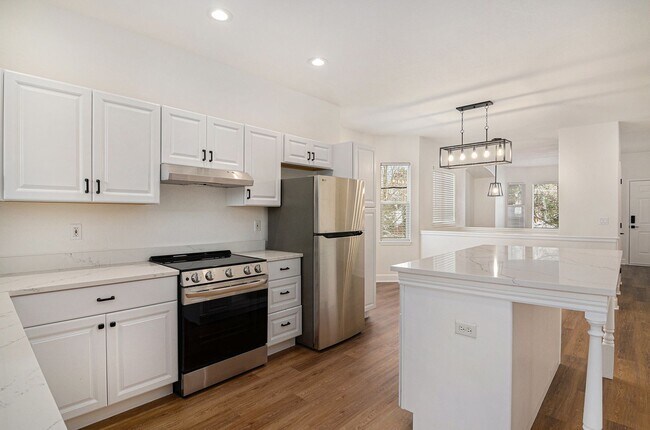 Building Photo - Fully renovated 3 bed/ 2.5 bath duplex in Casle Rock!!